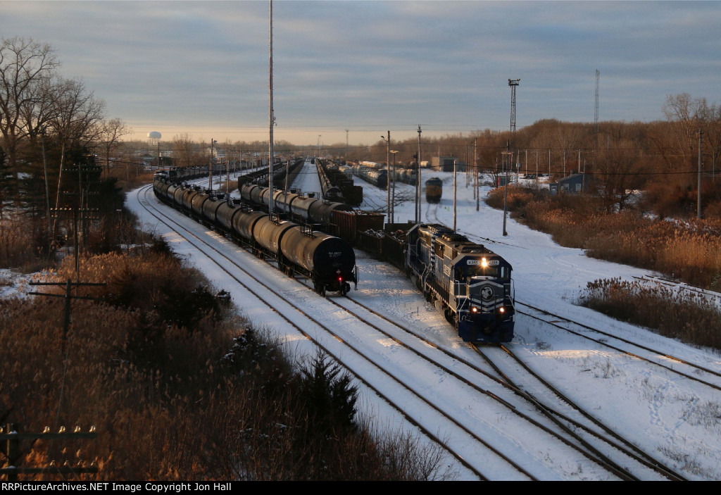 Z127 pulls out the north end of McGrew for headroom before doubling the inbound train over